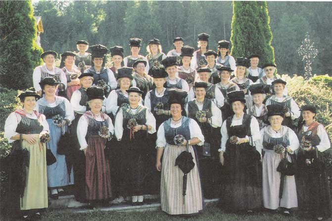 Trachtenfrauen 2002
